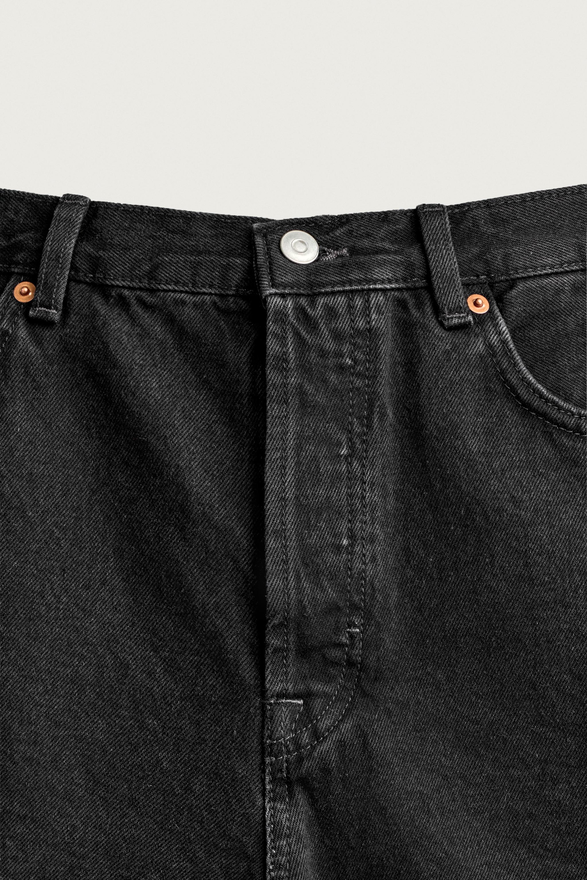 STRAIGHT FIT DENIM SHORTS